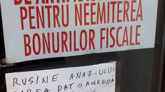 Mesajul incredibil citit de inspectorii Antifraudă pe geamul unei șaormerii