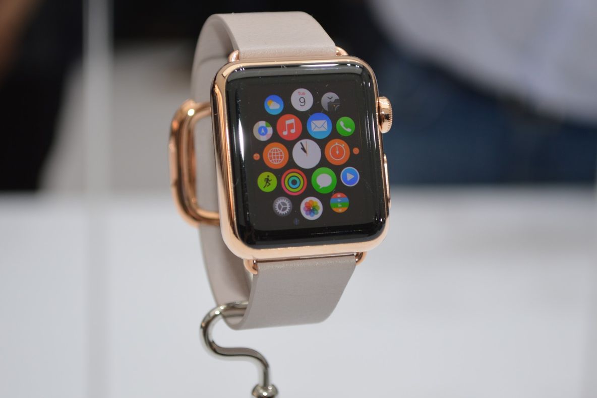 Dai un ban, dar iei ceva frumos: Ce tratament de VIP primești când iei cel mai scump ceas Apple!