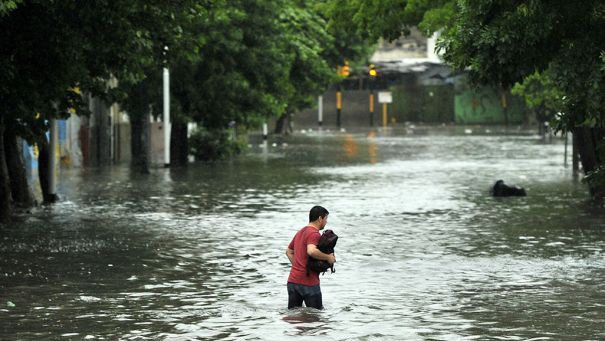 Inundații în Argentina: un mort și mii de persoane evacuate