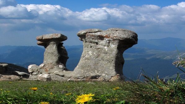 „Na-ți negrețele/Și dă-mi albețele!”. Zilele Babei și cum s-a lățit obiceiul Mărțigușului