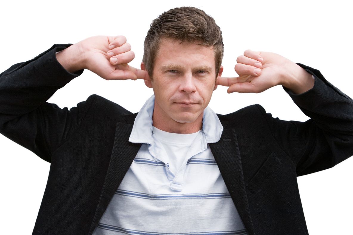 De ce îți țiuie urechile?