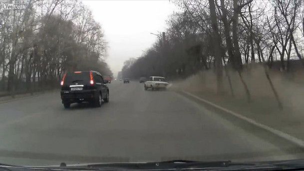 Cel mai norocos şofer beat din toate timpurile vine din Rusia