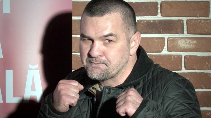 Leonard Doroftei îl face zob pe antrenorul lui Jo Jo Dan