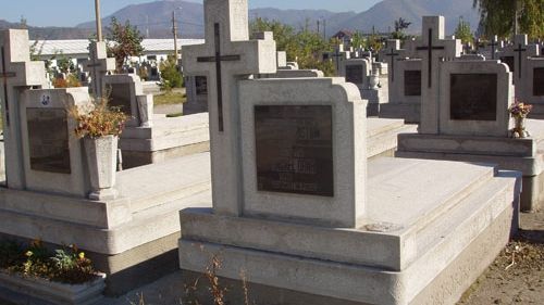 Zeci de familii, obligate de instanţă să-şi dezgroape morţii şi să-i mute în alte locuri de veci 