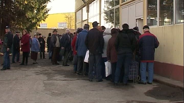 Coadă la alimentele de la Uniunea Europeană 