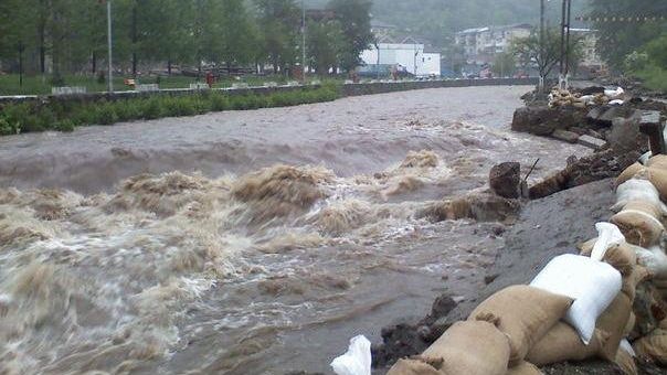 Cod roşu de inundaţii pe râuri din bazinul hidrografic Crişul Alb, până sâmbătă, la 2:00