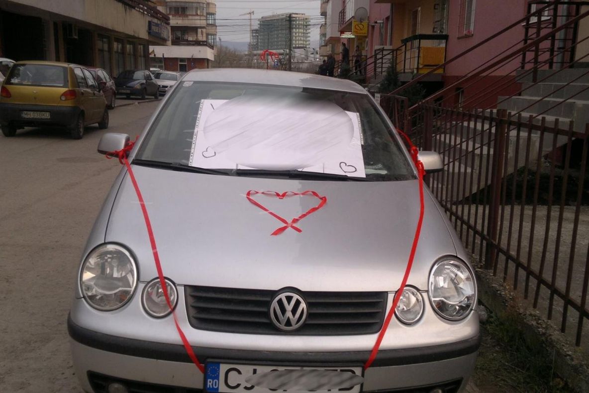 Gestul inedit prin care o tânără din Cluj şi-a cerut prietenul de soţ. Răspuns pe măsură al acestuia