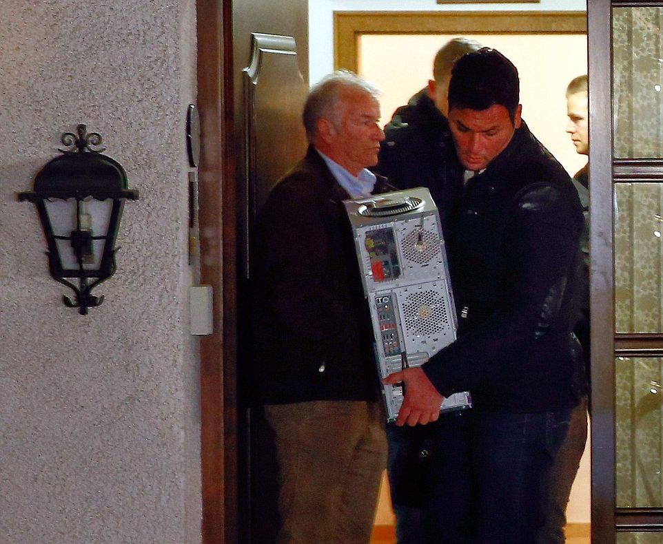 Avion prăbuşit în Franţa: Un obiect misterios a fost găsit la copilot acasă