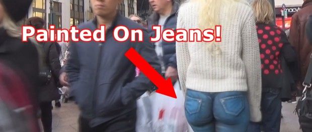 Viral pe youtube! A umblat pe stradă DEZBRĂCATĂ fără ca nimeni să observe