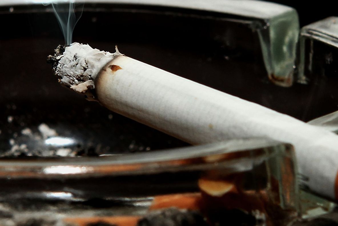 Legea care interzice fumatul în spațiile publice, adoptată de Senat. Deputații au votul final 