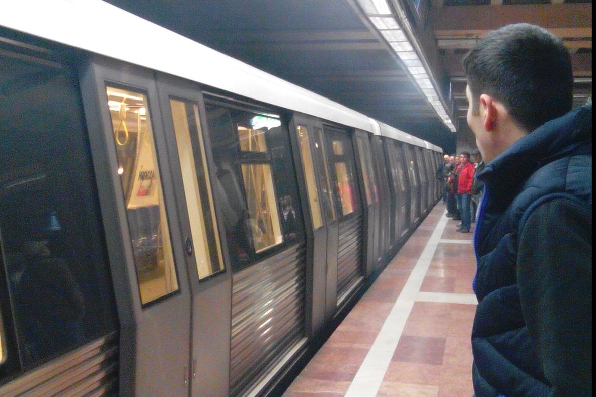 Incendiu la Metrou. O instalație defectă a luat foc