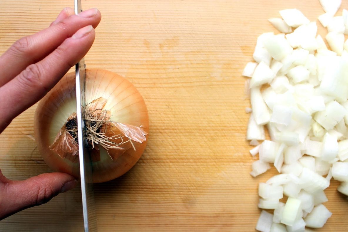 Cum să tai ceapa fără să plângi