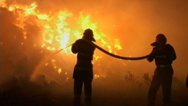 Incendiu violent la o uzină electrică din judeţul Cluj