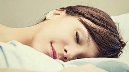 Ce înseamnă când vorbeşti în somn