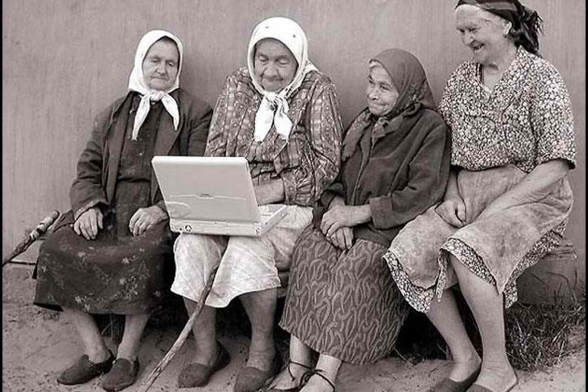 O treime dintre locuitorii satelor din România au grupuri sanitare, dar 60% folosesc internetul