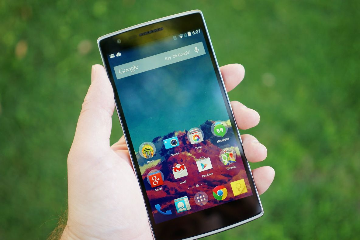 Incredibil cum ne-au manipulat chinezii! Ne-au făcut să cumpărăm acest telefon!