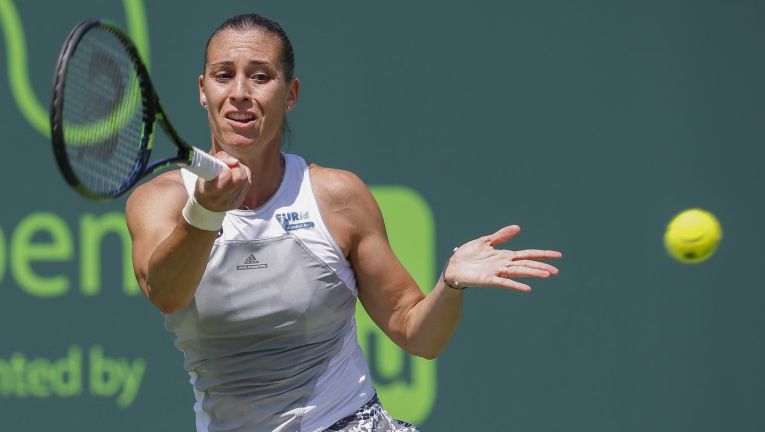 Adversara Simonei Halep s-a iubit cu un jucător chiar pe terenul de tenis!