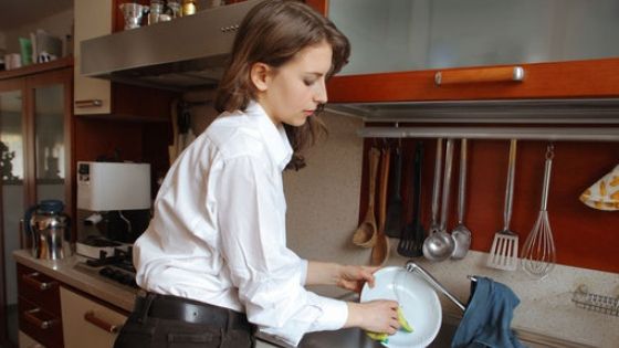 E bine să speli vase sau nu? Îţi vei schimba sigur părerea după ce vei citi asta 