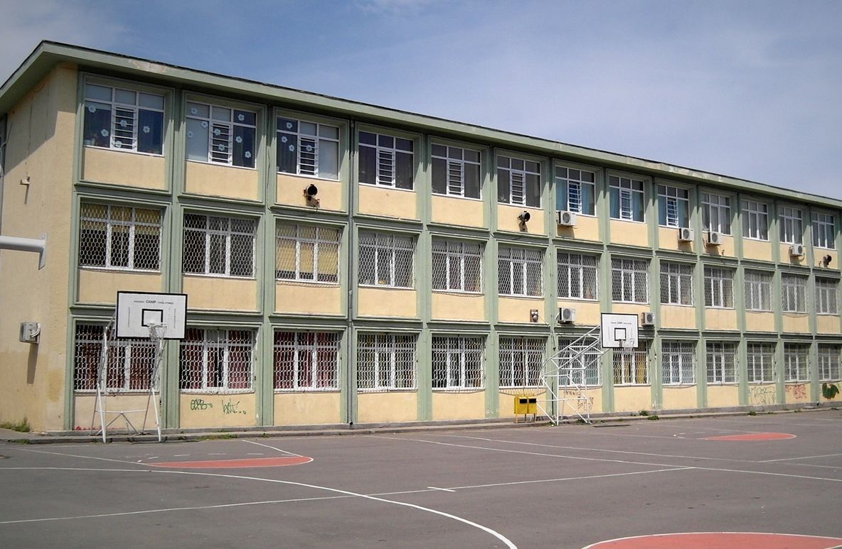 Directoarea unei şcoli, şantajată de un fost elev cu publicarea unor imagini pornografice