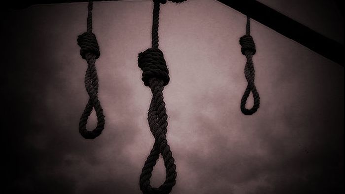 Morțile care îngrozesc România. Poliția a găsit trei persoane spânzurate