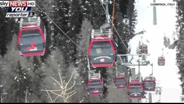 200 de schiori au rămaşi blocaţi în telecabine în Italia 