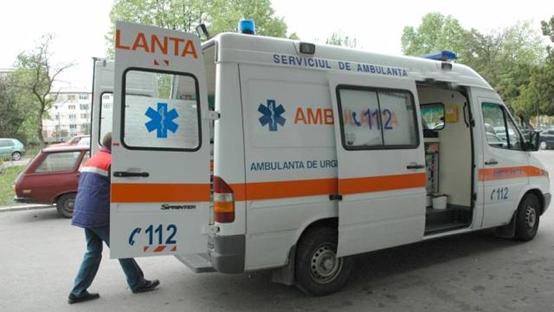 Clipe de groază la Piteşti. Un copil de doi ani a căzut de la etajul patru al blocului