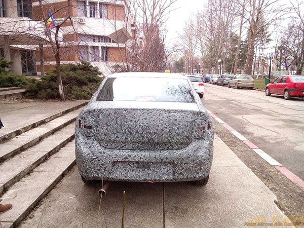 Renault Symbol facelift, primele imagini spion cu noul Renault Symbol