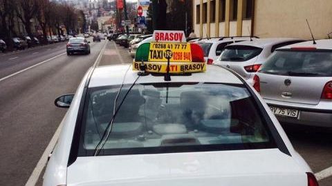 Scandal în trafic, la Brașov. Supărat pe un biciclist, un șofer de taxi l-a amenințat cu pistolul