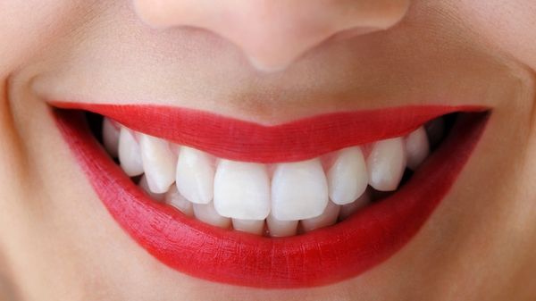 Cabinetul stomatologic te sperie? Iată câteva obiceiuri care îţi strică dinţii