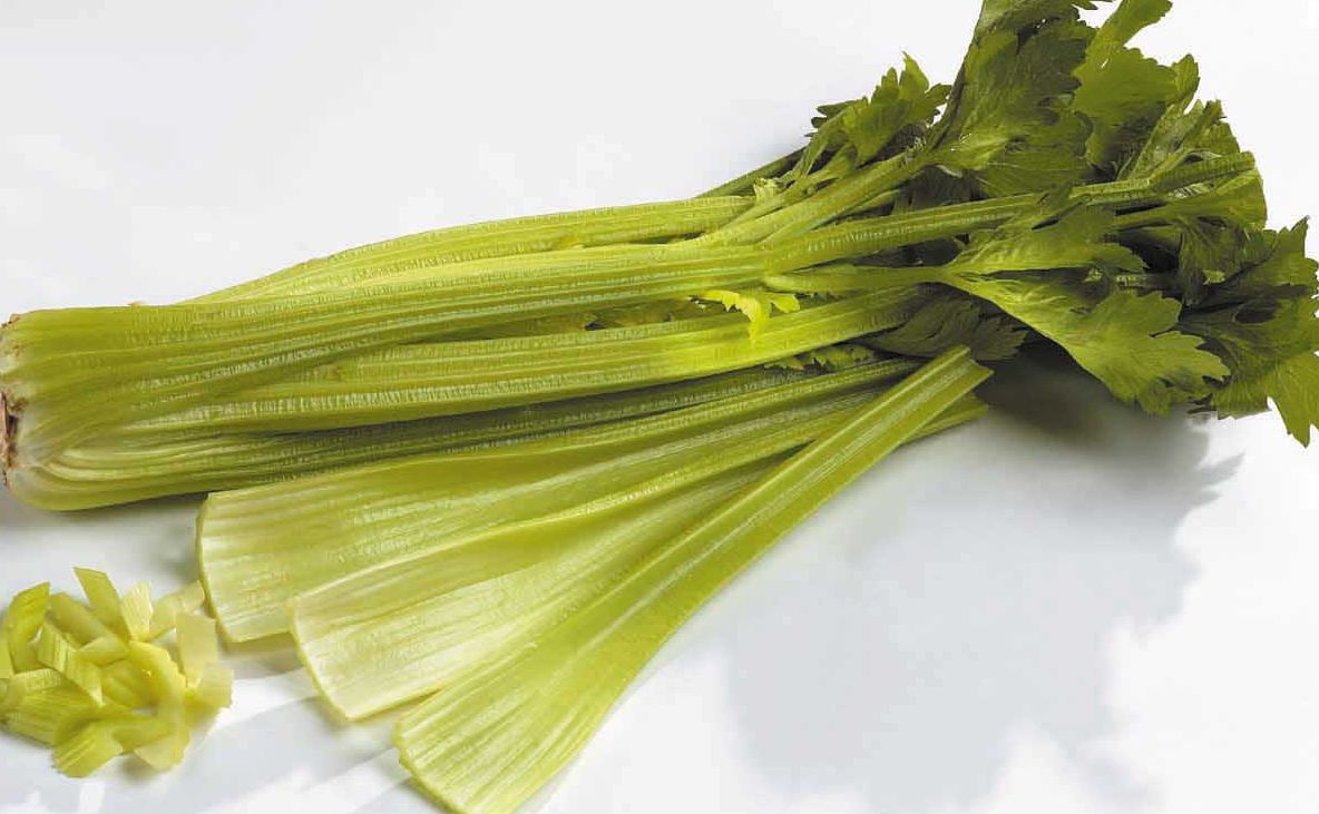 Slăbește ACUM cu dieta pe bază de țelină
