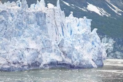 Cui aparţine cea mai recentă performanță de cucerire a celor trei Poli