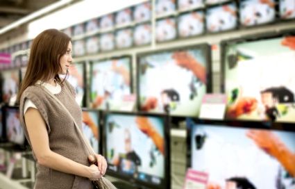 Şapte sfaturi pentru a cumpara un televizor. Care sunt capcanele din magazine