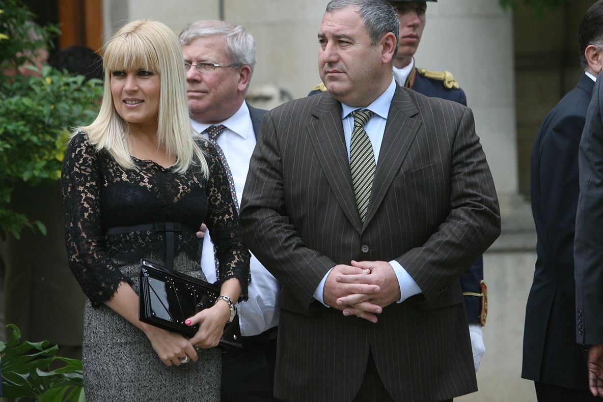 Udrea, pe Facebook: Principala vinovăţie a lui Dorin Cocoş este că a fost căsătorit cu mine