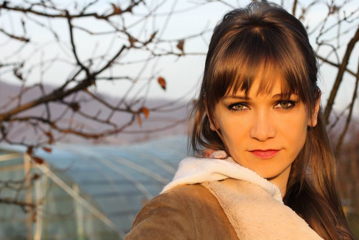 O creatoare de modă din România a murit într-un accident rutier, alături de soţ şi un copil