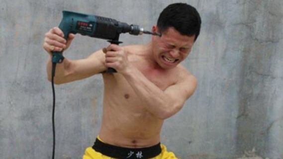 Călugărul Shaolin cu corpul impenetrabil. Video spectaculos ce îi demonstrează abilitățile uimitoare