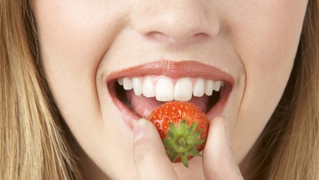 Albeşte-ţi dinţii cu două ingrediente