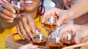 De ce se înrăutățește mahmureala odată cu înaintarea în vârstă