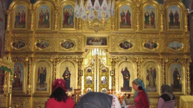 De ce femeile nu sunt primite în altar