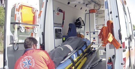 Accident de muncă grav în centrul Reşiţei: s-a prăbuşit în gol de la etajul 3