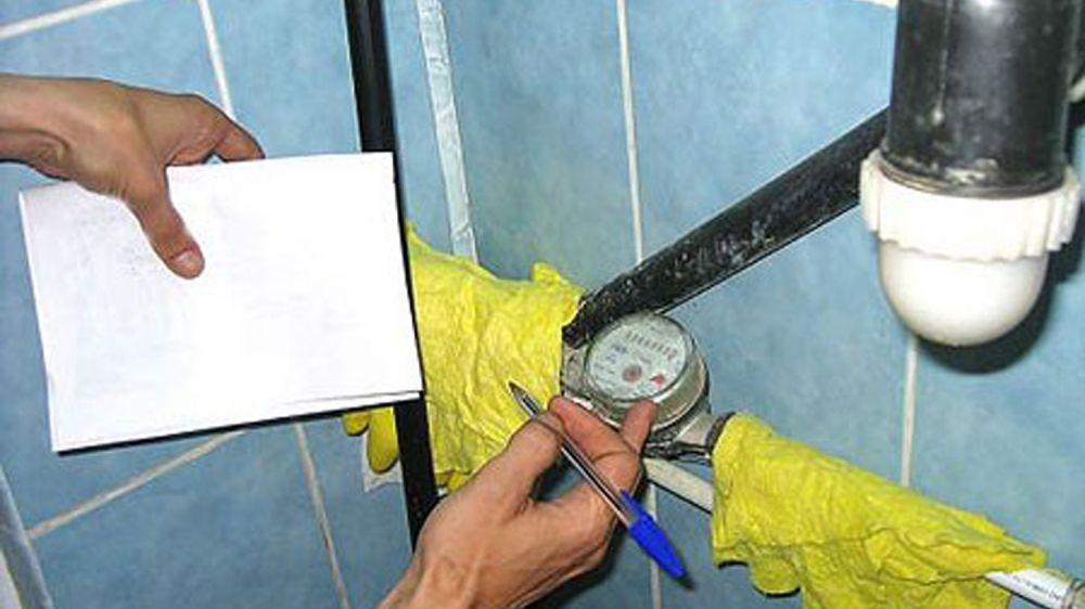 Oprirea apei în blocurile restanţiere, interzisă prin lege