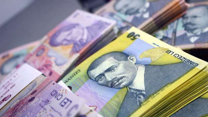 Asistaţi social, "conturi grase" la bancă: are 114.000 de lei în bancă, dar cere bani statului