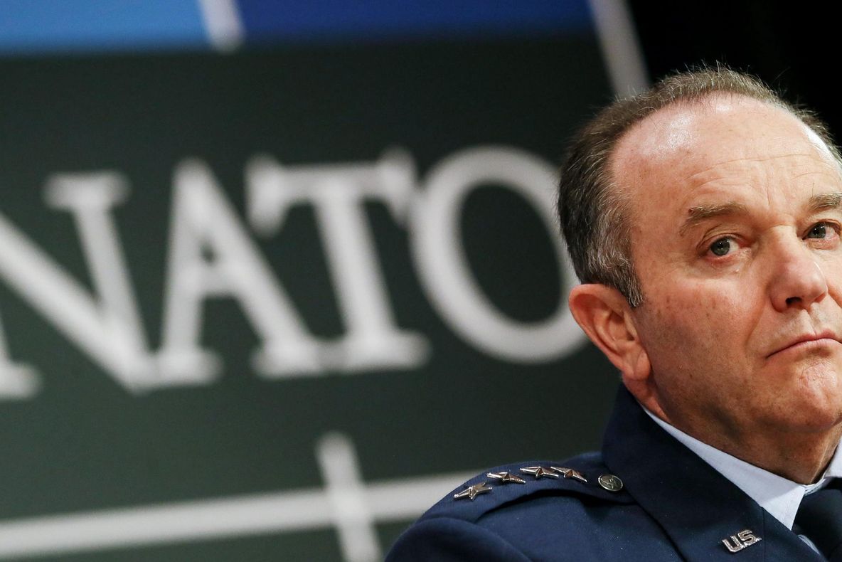 Comandantul NATO în Europa: Luăm în calcul toate opţiunile pentru soluționarea crizei din Ucraina 