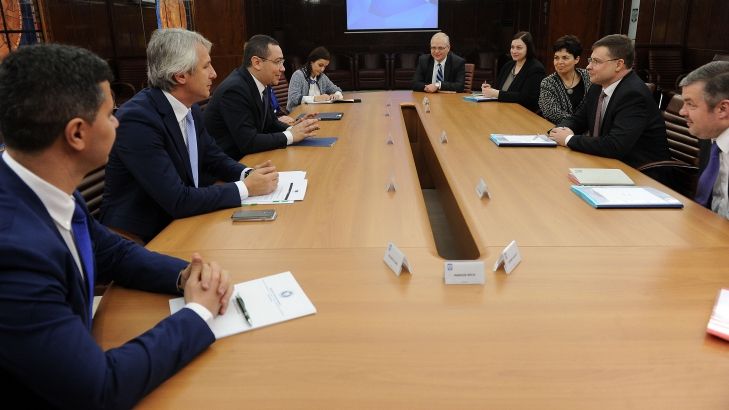 Comisia Europeană avertizează guvernul Ponta: Reducerea TVA, efect negativ substanțial