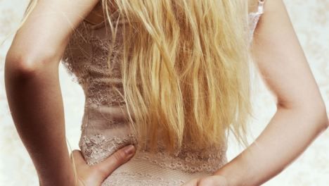 Una dintre cele mai frumoase cântăreţe din România s-a despărţit de iubit. Renunţă şi la muzică?