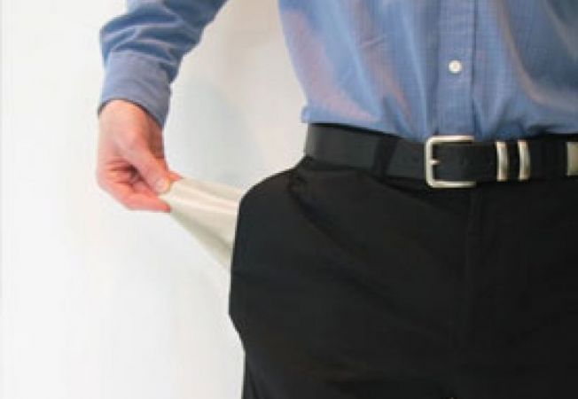 Angajații cu cele mai mici salarii din România, biciuiți cu o nouă taxă