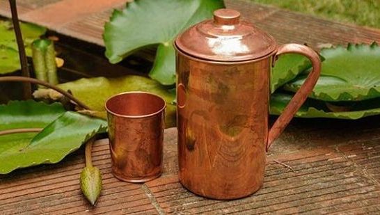 Află ce boli poţi preveni şi trata dacă bei apă din căni de cupru!