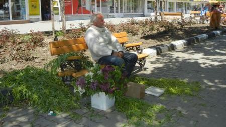 Tradiţii de Sfântul Mare Mucenic Gheorghe: Obiceiul cântăritului de sub ramuri de salcie