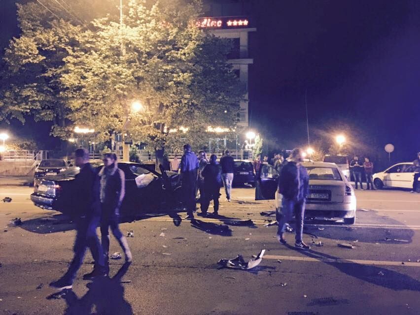 Accident spectaculos la Constanţa, provocat de tânără şoferiţă: trei maşini avariate, doi răniţi
