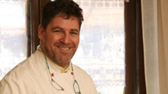 Dimineața de Știri: De Paşte, alături de oamenii străzii. Chef Hausmann găteşte pentru nevoiaşi