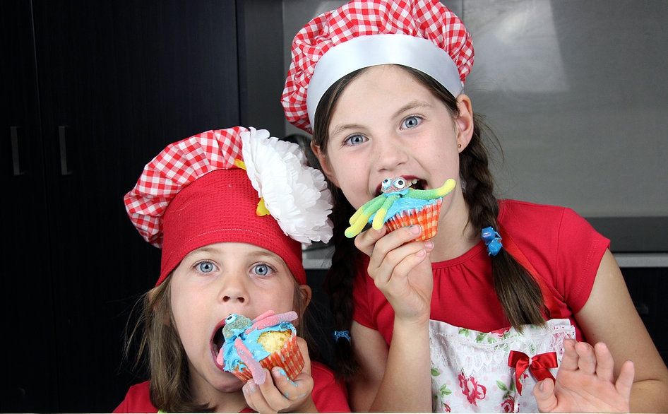 Cum reușește o fetiță de 8 ani să câștige 1,5 milioane dolari în fața laptopului